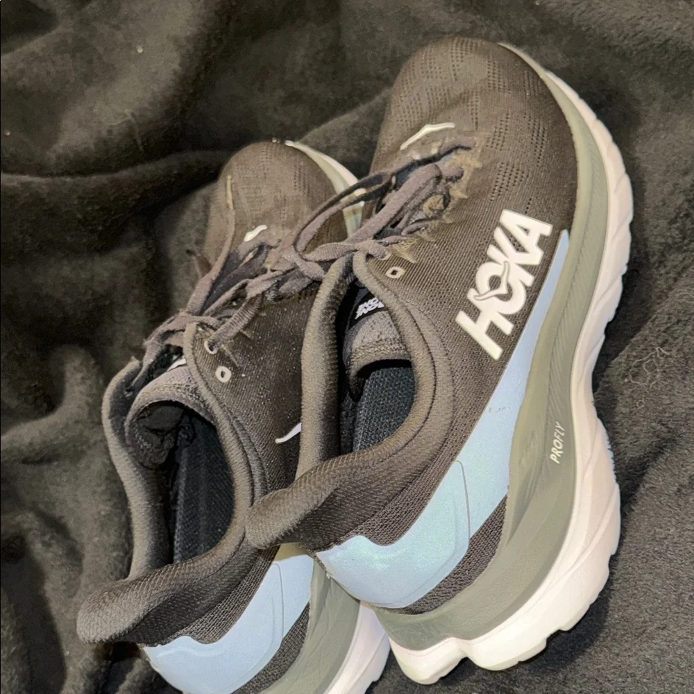 Hoka One One Mach 4 | Black & Dark Shadow | Size 10D like New condition.